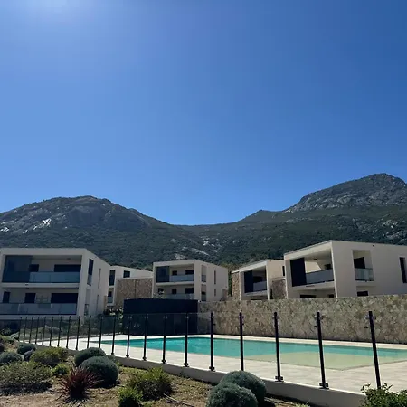 Dans Avec Piscine Apartment *