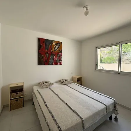 Dans Avec Piscine Apartment *