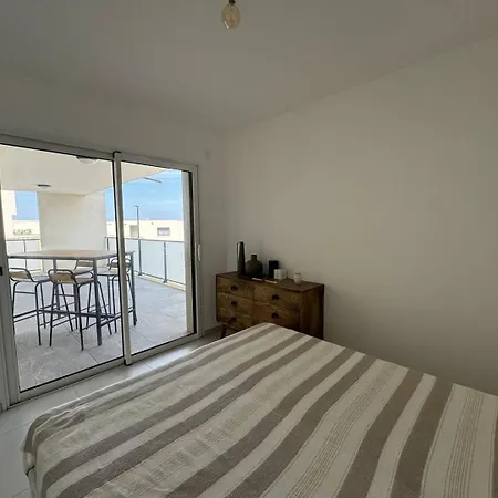 Dans Avec Piscine Apartment *
